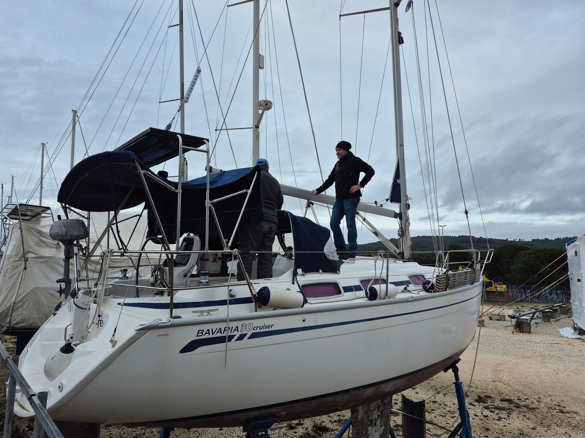 10.02.26 Auskranen: Saildrive und Bimini