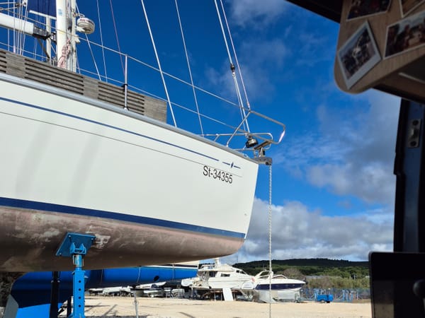 07.02.26 Auskranen: die ersten Arbeiten an Land